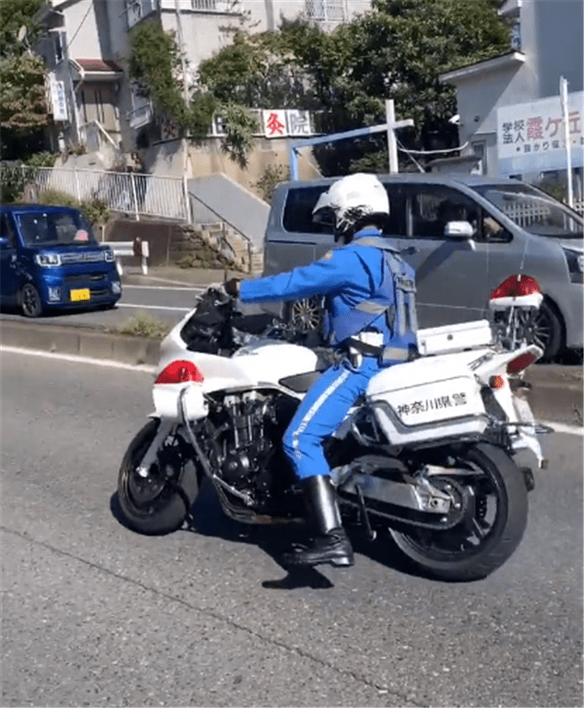 "警用版"本田摩托,排量1284cc,3.5秒破百,还是日本铁骑座驾