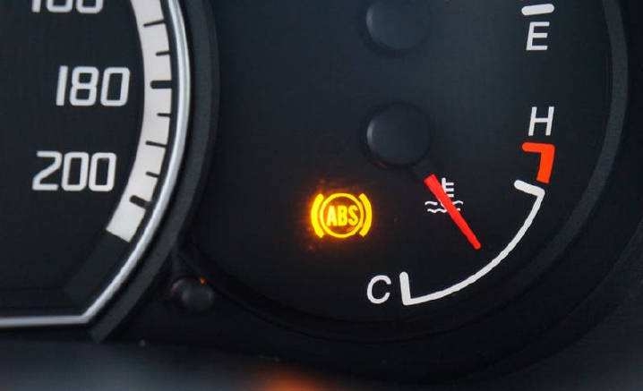 车辆年检后abs故障灯就会点亮是因为什么是否需要维修呢