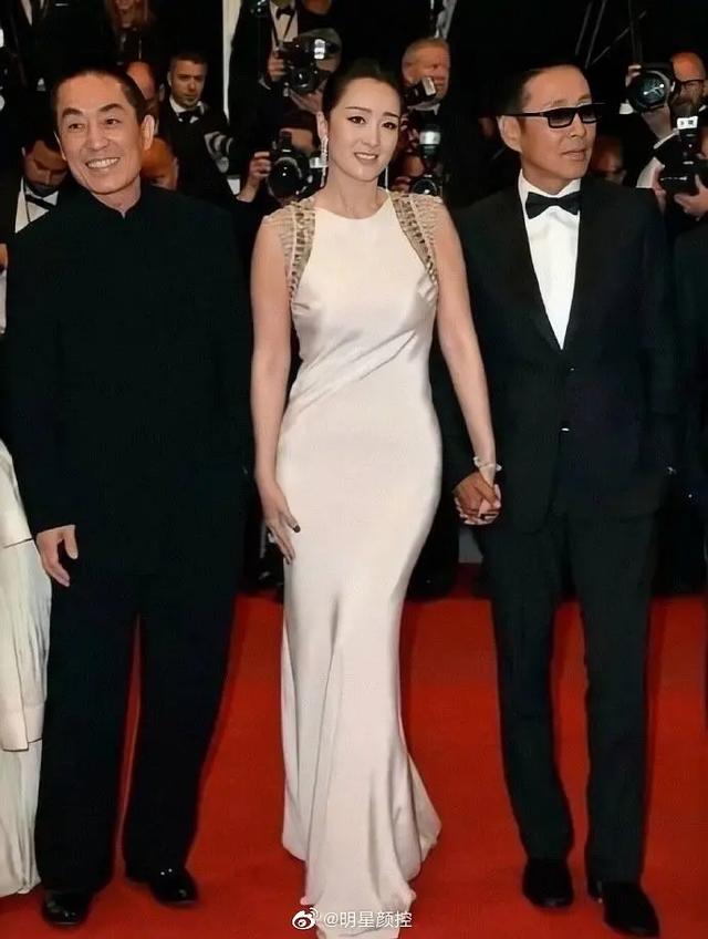 脸部|巩俐太自信了吧,出席活动基本都是裸唇,脸部特写就是两个字标致