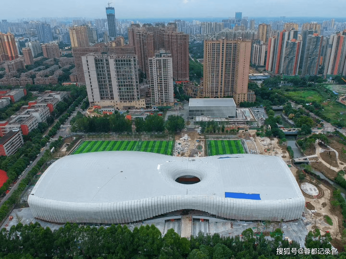 成都大运会新建场馆之一新都香城体育中心要完工啦,多张内部谍照_手机