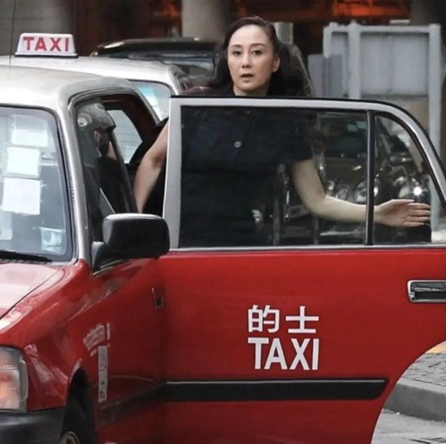 女儿晒身材自称交通锥，看完脸，终于明白李连