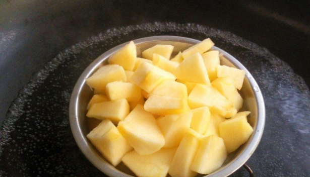 苹果搭配什么煮水可以天天喝 2edfeca74edb4c98bc582ca5f660d3aa.jpeg