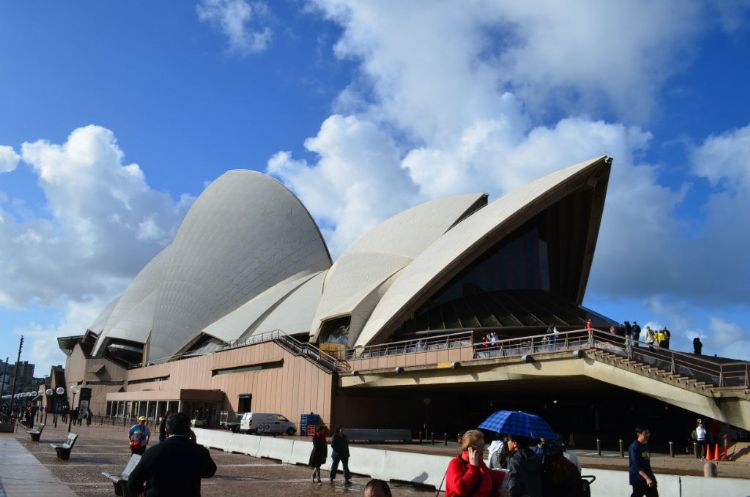 2020全球城市排名出_2020上半年城市排行,北京第二广州跌出前三,这座城市