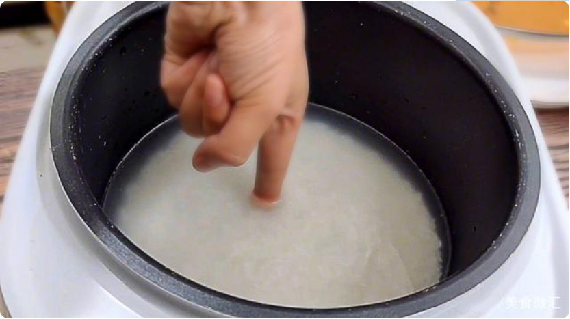 米饭加水多了怎么补救 7ad8c62cab9248e7ab9c4891756f7753.jpeg