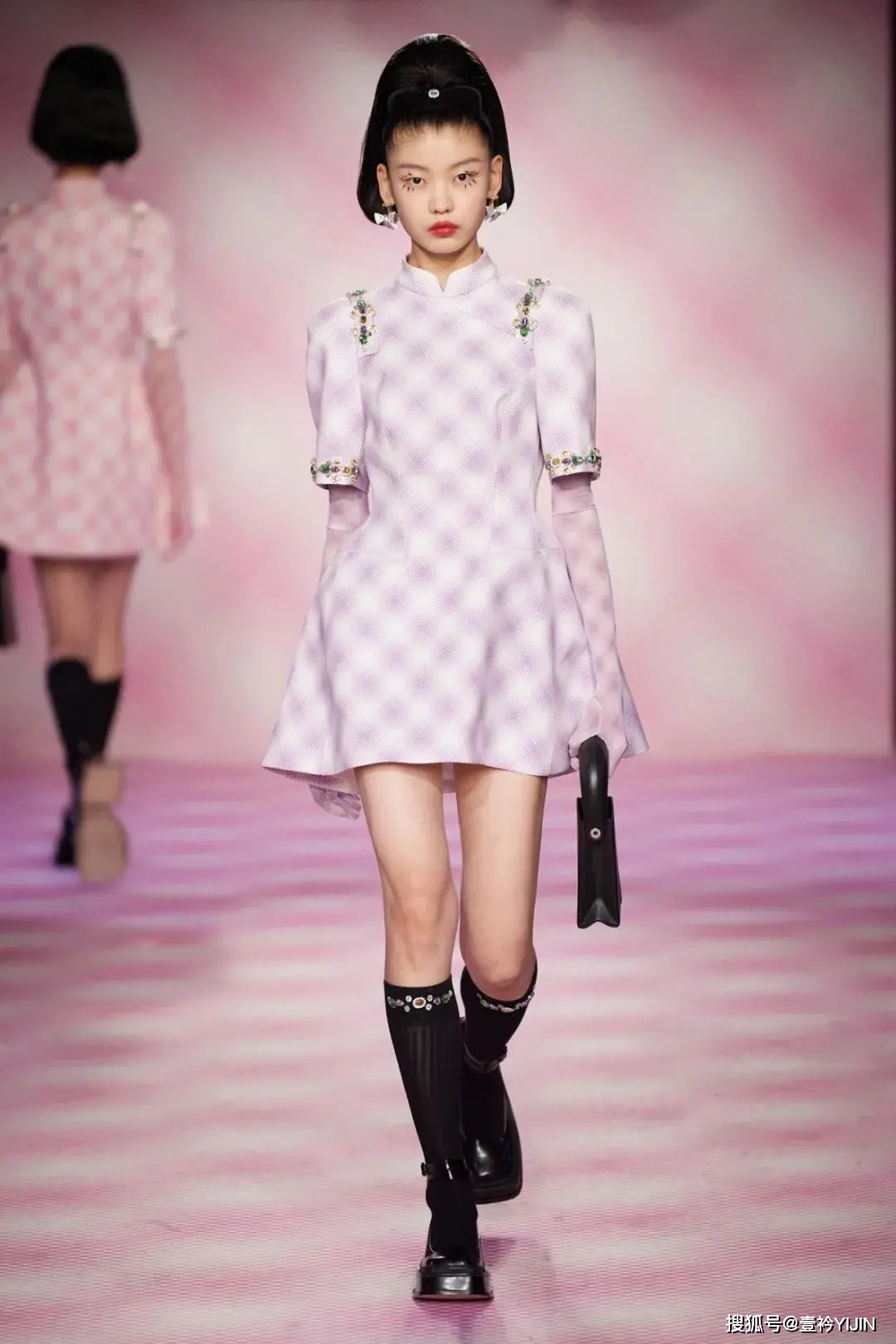 速报|秀场速报 | SHUSHU/TONG女孩请起立，最新系列她来了！