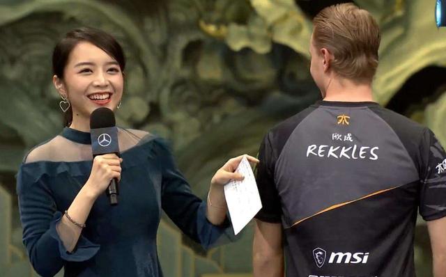 观众|原创?FNC欧成凌晨发中文推特疑似官宣，搂着余霜十分甜蜜！直冲上热搜