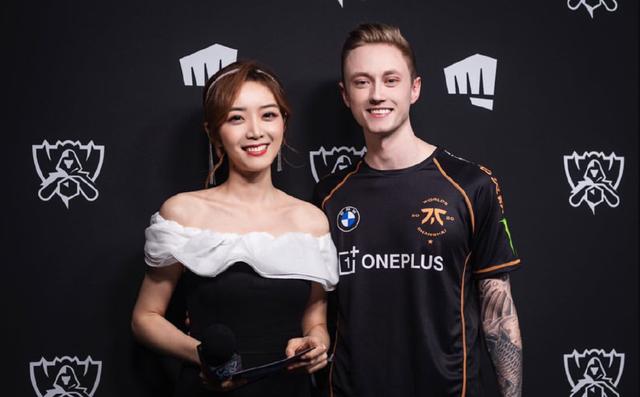 观众|原创?FNC欧成凌晨发中文推特疑似官宣，搂着余霜十分甜蜜！直冲上热搜