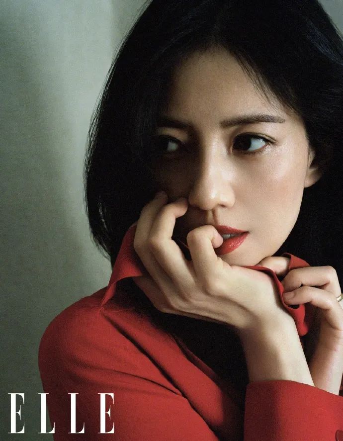 凹凸|高圆圆写真魔鬼身段凹凸有致,腰间雪白肌肤美到发光