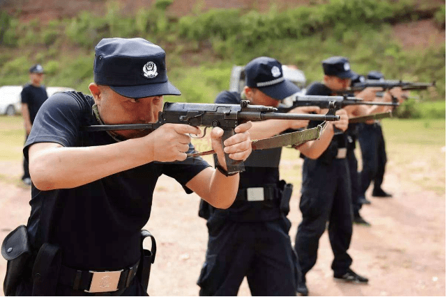 原创中国警察沿用了30多年的冲锋枪,服役超40年,为何至今仍在装备?