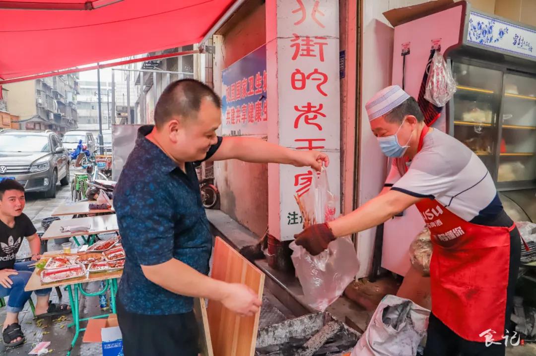 回民|竟不知还有一家回民老店藏在小巷里无烟烧烤！在北街逛了20多年