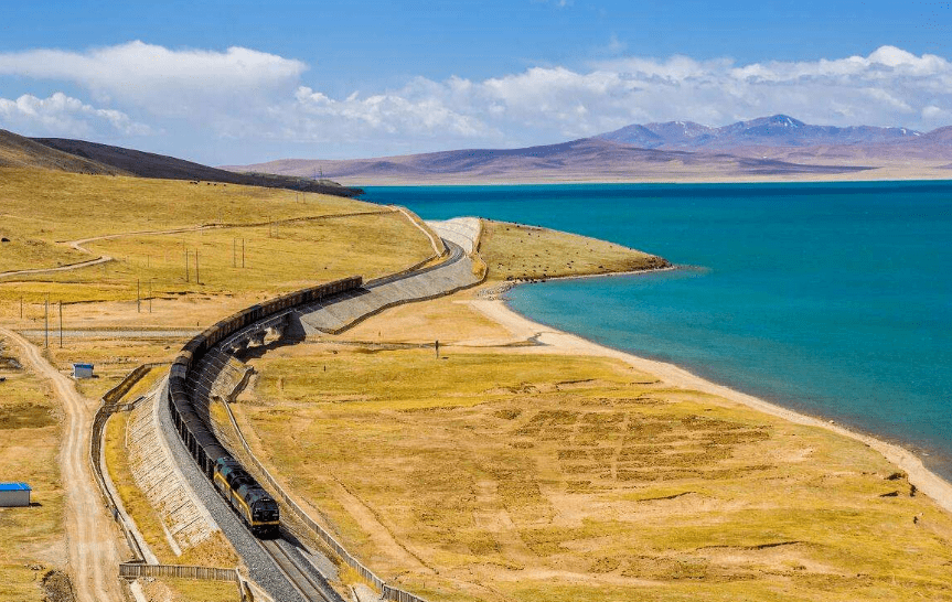 青藏线乘客坐火车为看风景集体擦洗车窗不愧是神奇天路遍地美景