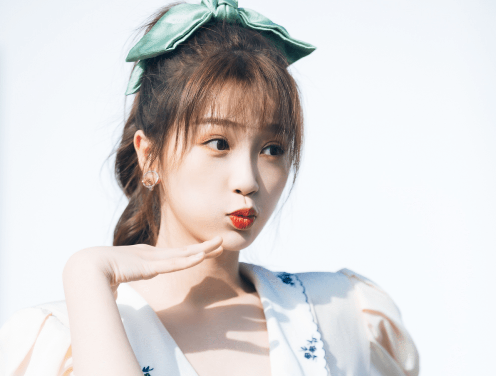 锁骨|虞书欣大秀白皙香肩迷人锁骨！魔鬼身材性感妩媚魅力足