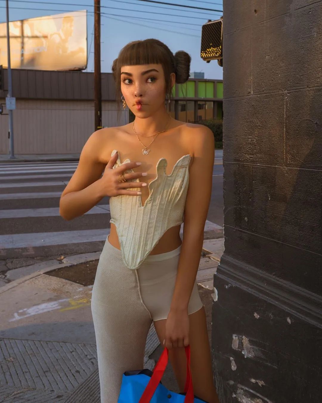 show|如果没有 “真人模特”，时尚要怎么玩