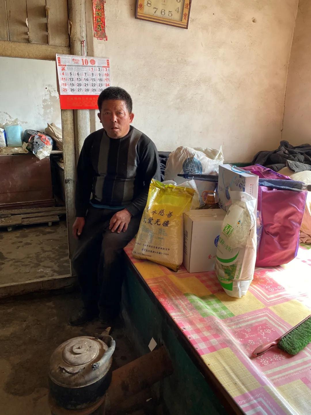 清水慈善为瓦房店祝华街道送爱心物资