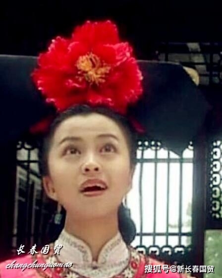 传奇网页私服丫鬟“彩霞”近照,优雅端庄气质好,依然活跃在演艺圈