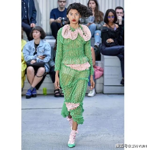 女性|新锐品牌yuhan wang国内首秀 | 极致的浪漫主义,拥抱女性的柔软力量