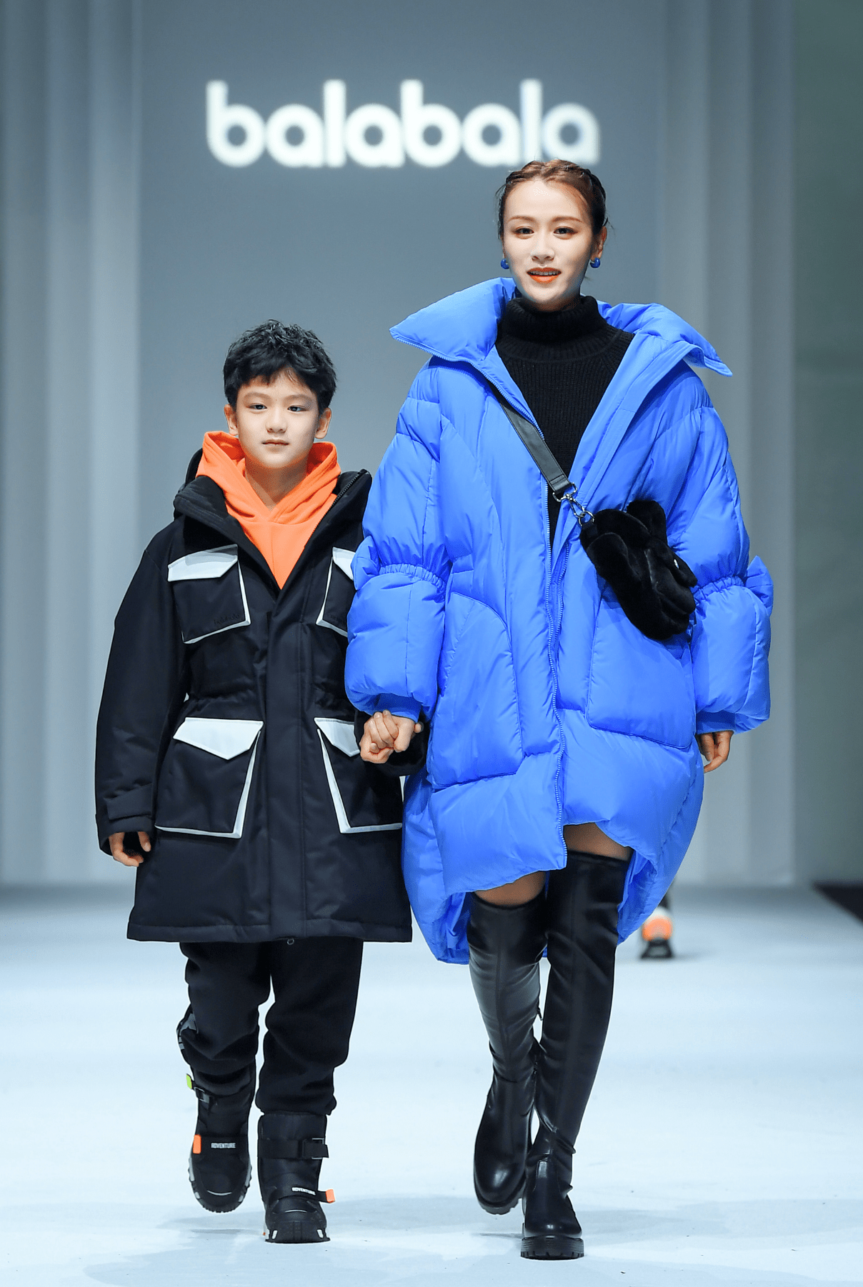 孩子|KIDSWEAR上海时装周开幕大秀——巴拉巴拉“绒我撒野”秋冬时尚大秀