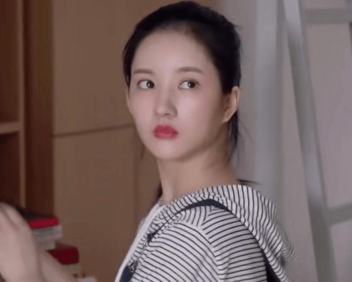 硬糖少女成员第一次拍戏的样子,郑乃馨甜美,看到王艺瑾:这谁认得出来?