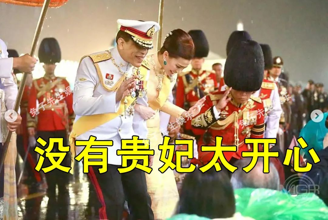 小王子|15岁泰国小王子终于露面，身材肥胖反应迟钝，难怪王后都不愿搭理