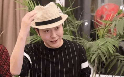 看看王一博的包，李玉刚的聊天记录就知道了！