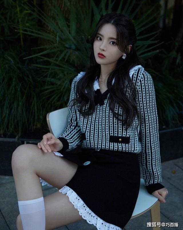 超越|杨超越时尚杂志好美！“又纯又欲”惹人爱，五官精致如同洋娃娃