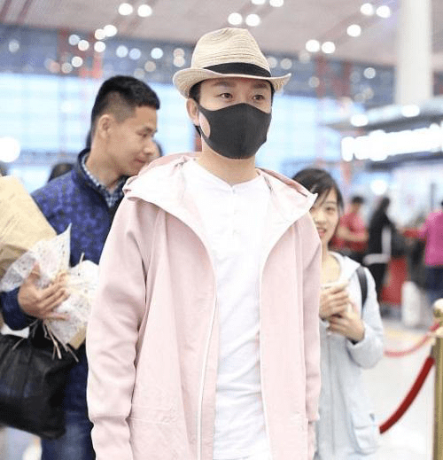 看看王一博的包，李玉刚的聊天记录就知道了！