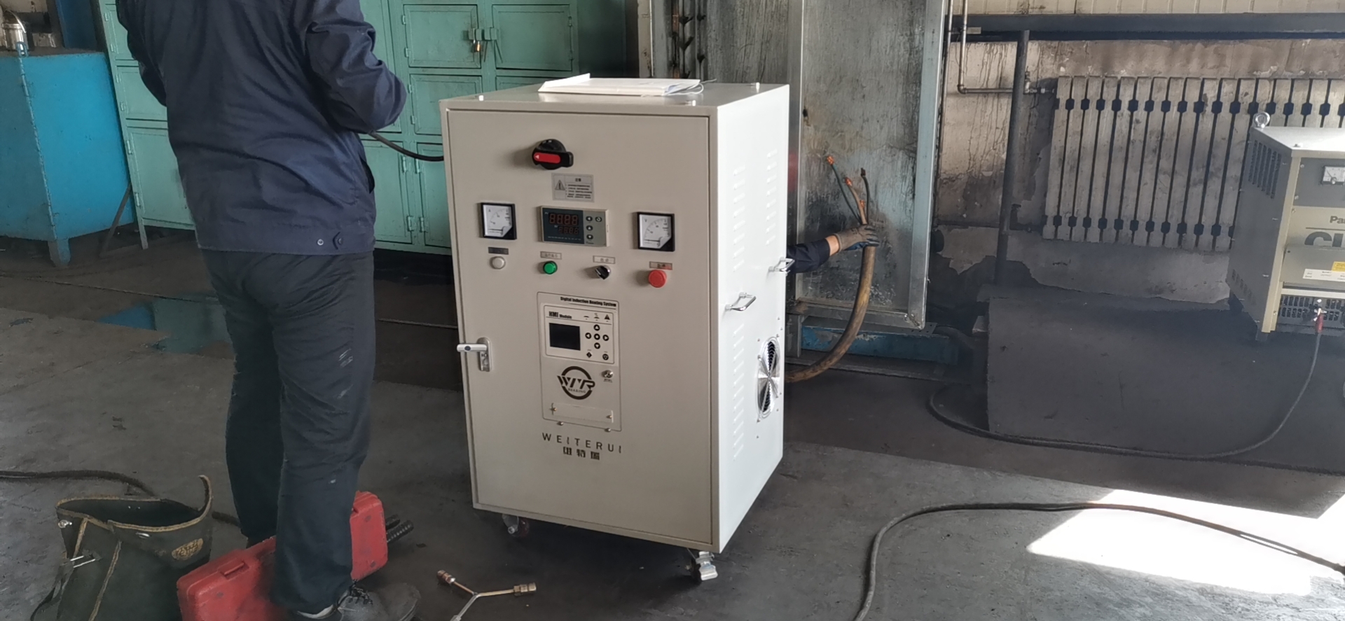 为什么加热大型筒类接头需要中频加热器?