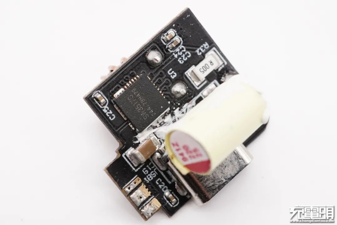 设计|拆解报告：UIBI柚比30W 1A1C氮化镓快充充电器
