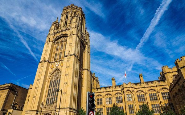 留学|杭州英国留学申请竞争激烈，中青留学助你脱颖而出