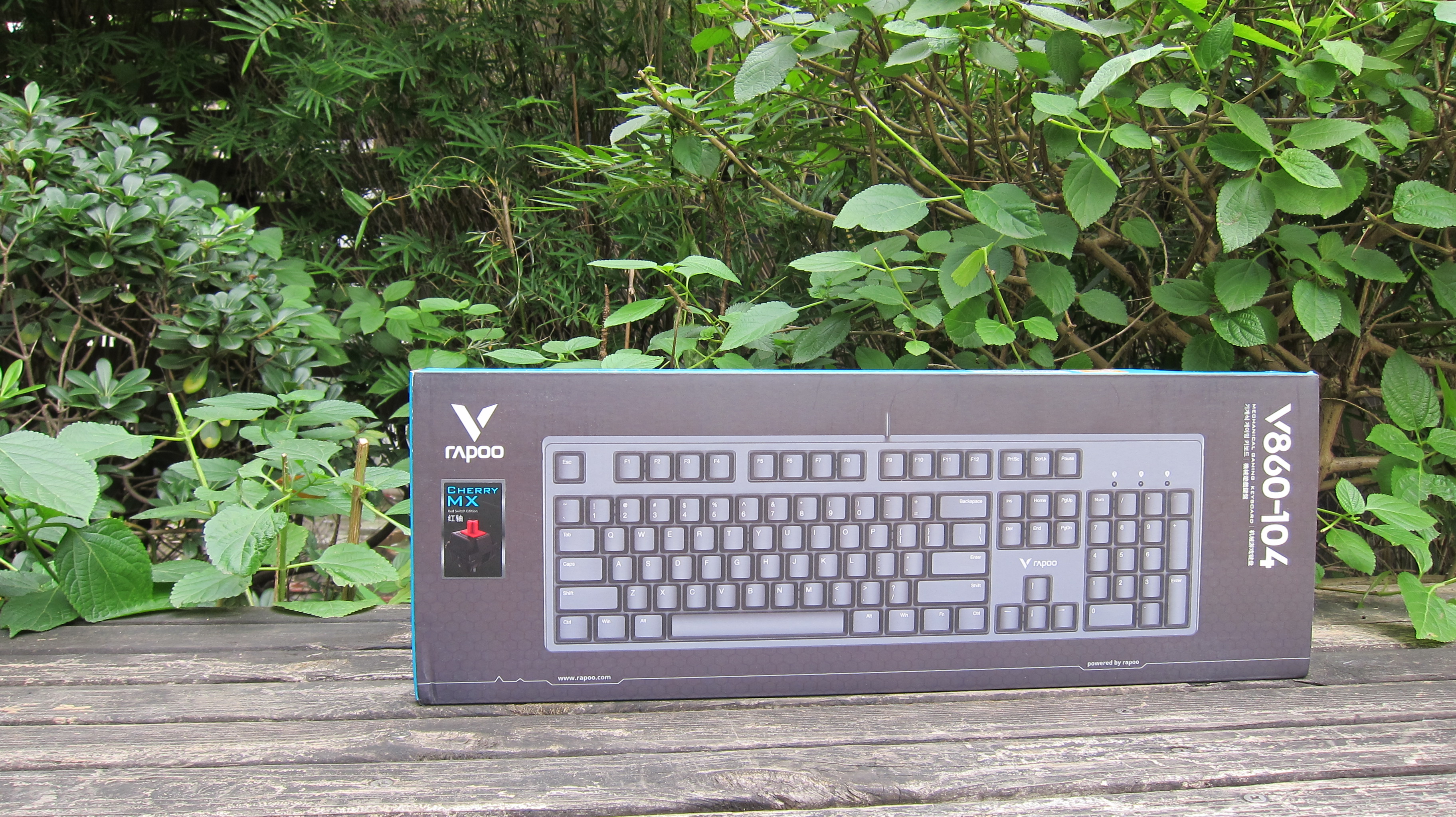 键盘|有取舍但又不妥协，崇本务实理念下的雷柏V860樱桃红轴机械键盘