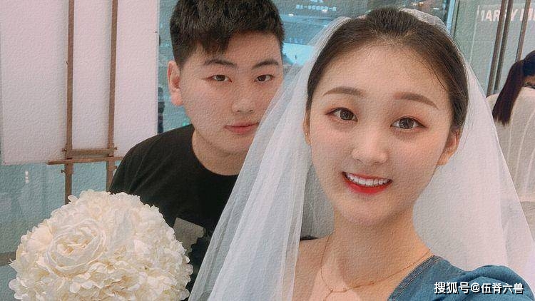 结婚不是为了钱！大衣哥儿媳回应质疑，却被指
