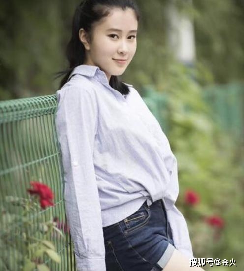 杨子大女儿炫富?18岁哈佛毕业,开百万豪车