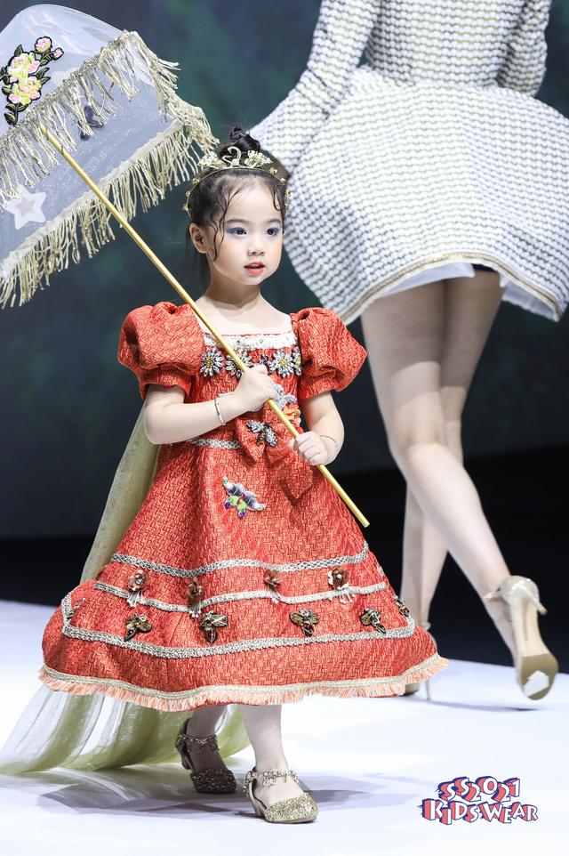 时尚|科技与时尚相融合——FUNNY DREAM高定礼服童装秀