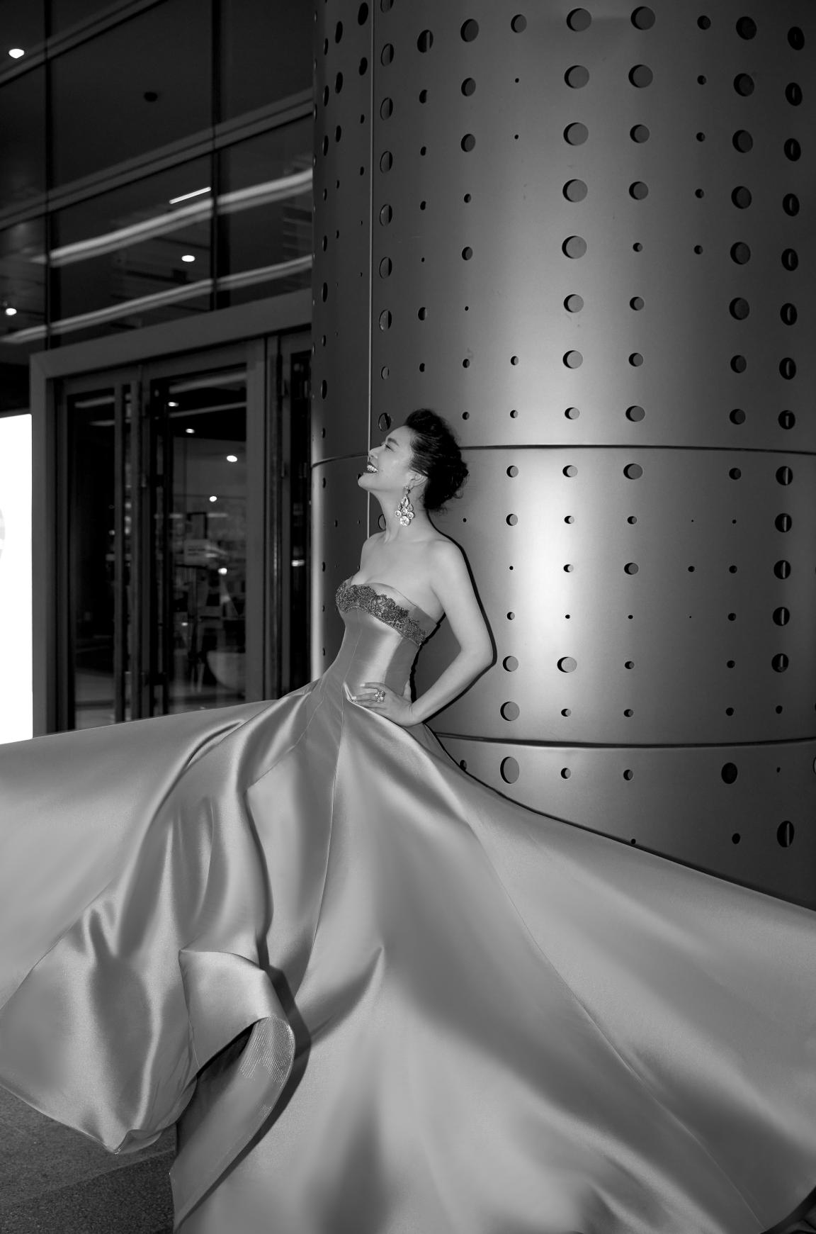 田海蓉华鼎奖为王景春颁奖 同窗友谊地久天长