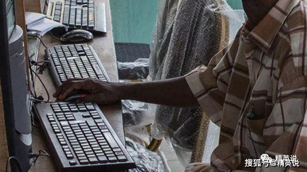 靳东|中国大妈被骗爱背后,有人网恋非洲鲜肉、卖房转账被骗千万,还哭着为他们辩解