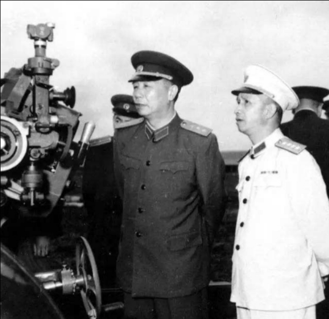 刘震和王近山同为兵团副司令员为何一个授上将一个是中将