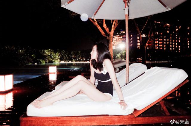 宋茜女神造型被群嘲，本人晒出泳装照大秀好身