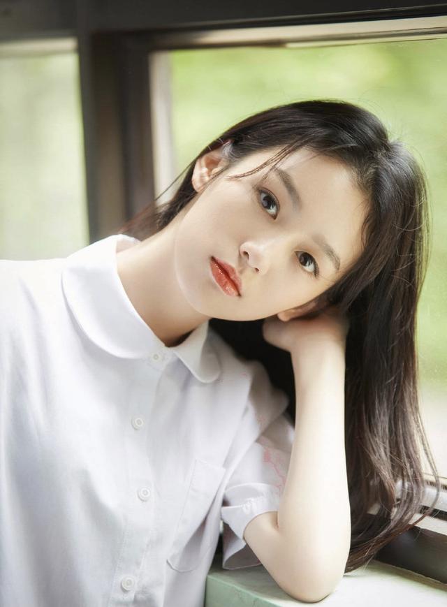 气质|原创堪比流量，周也生图几次登上热搜，她的颜值真的这么惊艳吗？