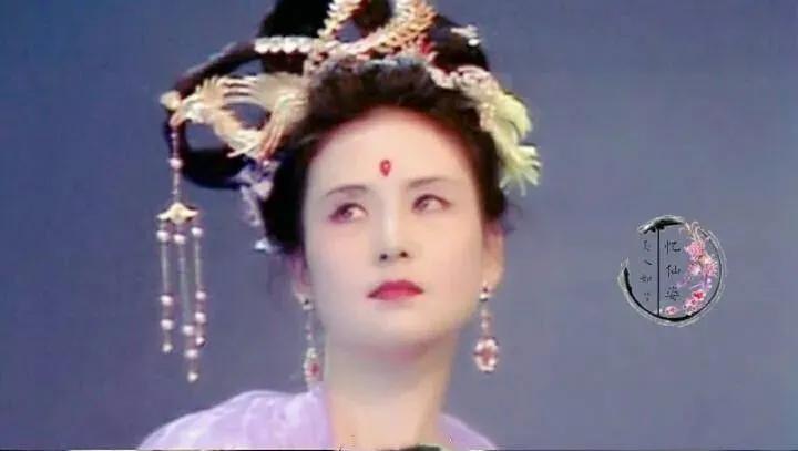 嫦娥|同样演仙女,神颜热巴被全网吐槽,她却成为美到上天的白月光?