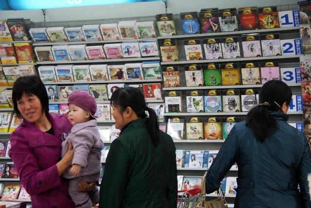 父母|孩子八岁前有这些“节俭”行为，将来容易没出息，父母不值得炫耀