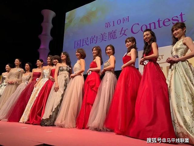 自律|52岁阿姨拿下选美大赛冠军,冻龄身材如同20岁,自律才能抵抗衰老