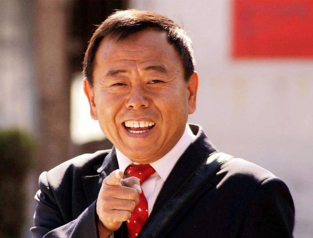 潘长江真实身高图文 a4a55c1b54104356a66a5884cfbfe1a2.jpeg