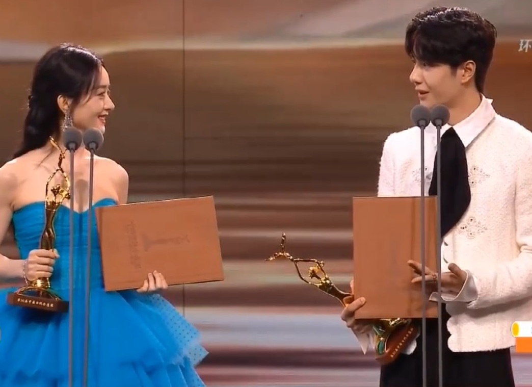 王一博赵丽颖分别获得金鹰奖观众喜爱的男女演员奖