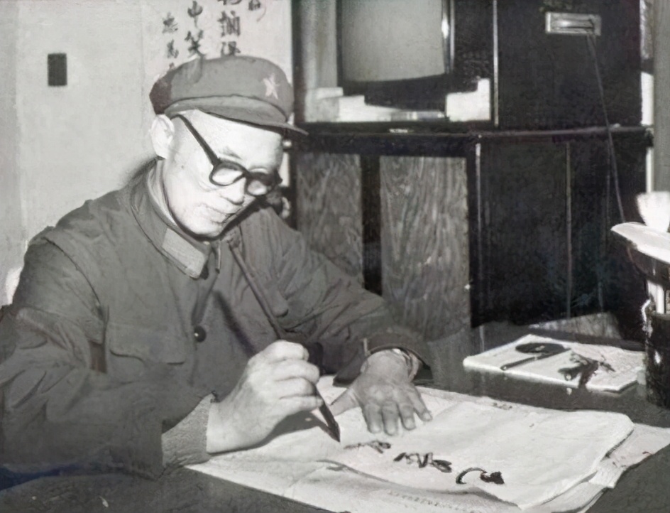 原创这个军成立他是军长,他是师长,授衔时军长是少将,师长却是中将
