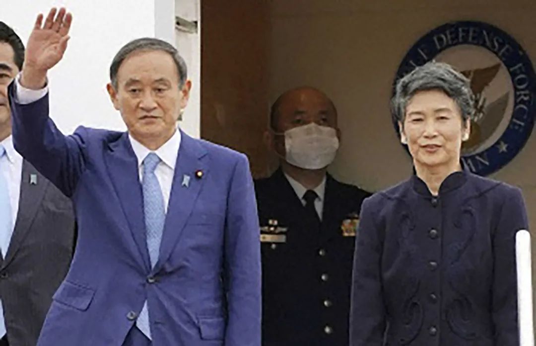 越南|日本新第一夫人抵达越南,一走出飞机就90度鞠躬,东方美人太随和