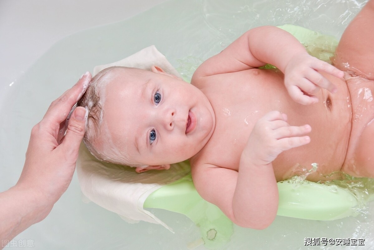 如何给宝宝洗澡洗头 a37553f6a62c4d69804c14476e0f70dd.jpeg