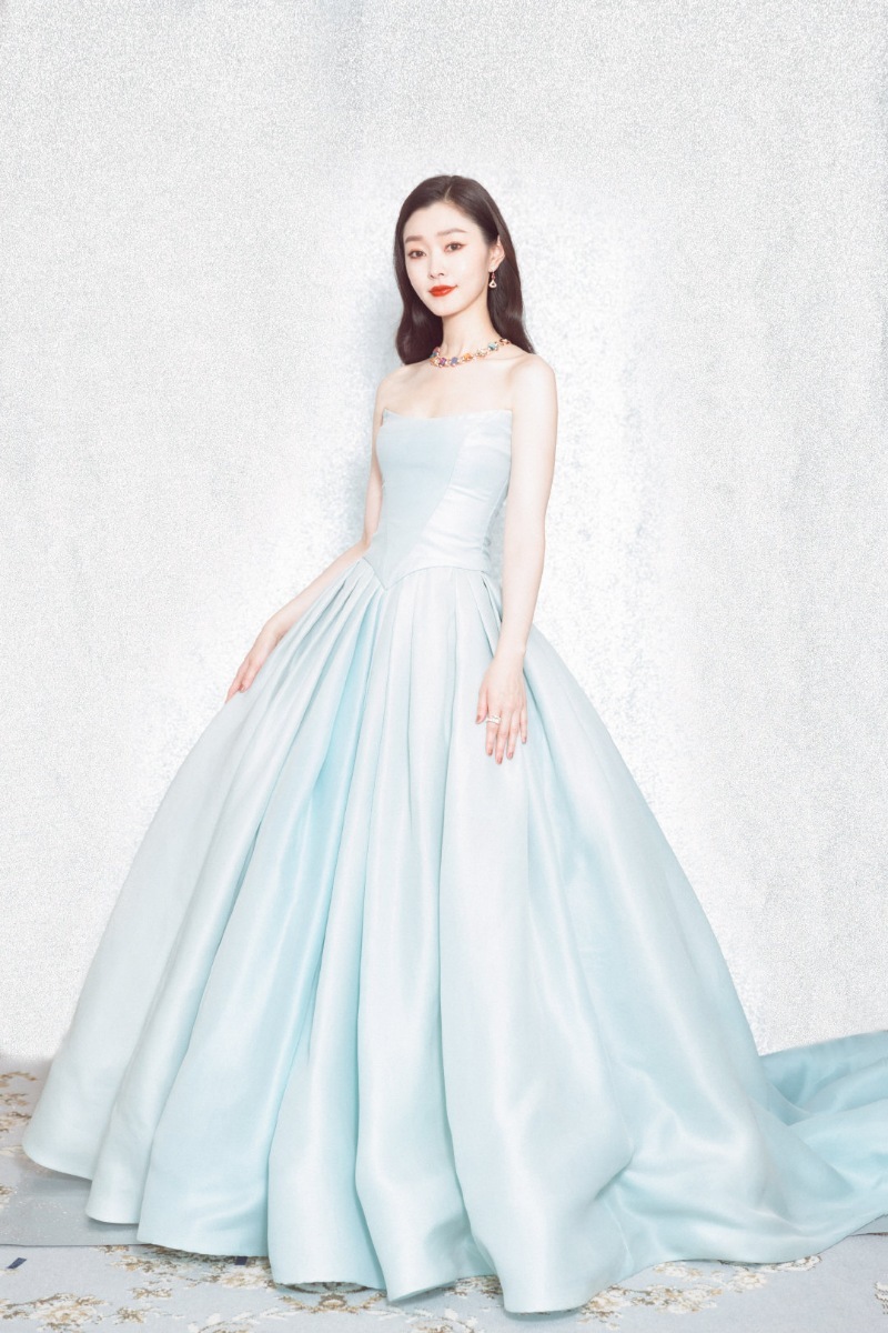 赘婿|宋轶出席新剧发布会 气质出众引热议