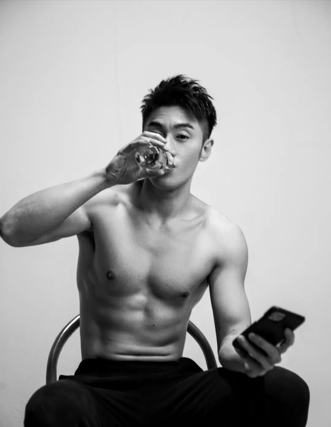 身高182 八块腹肌,颜值与才华兼具的肌肉男神