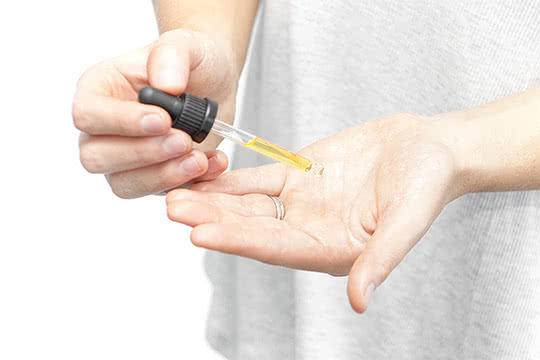 肌肤|护肤油真的很有油吗？抹油真的很快乐，特别是在现在