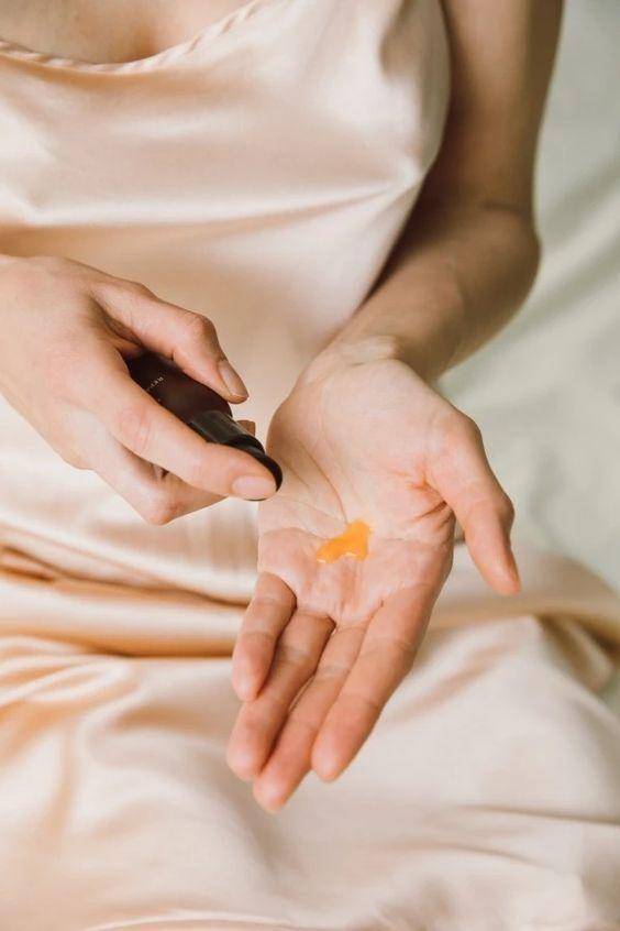 肌肤|护肤油真的很有油吗？抹油真的很快乐，特别是在现在